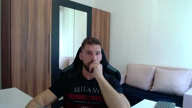 darius_94 20-05-2026 Male suck Topless Video