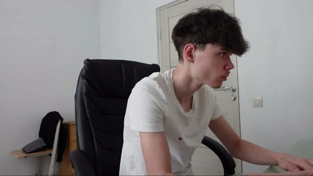 thomas_brons 26-05-2026 Male lick spank Video