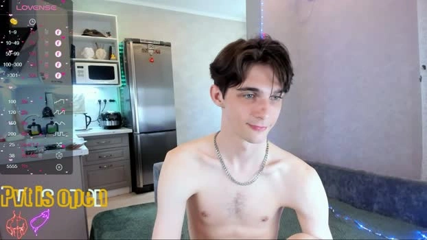 aaron_bang 27-05-2026 Male natural kissing Video