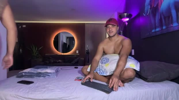 highlatin_guys 27-05-2026 Male Recorded toys Video
