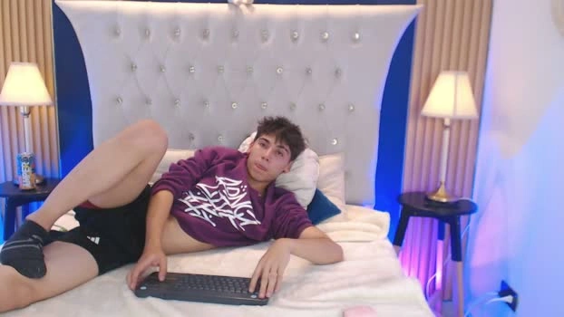 aiden_rivers_ 30-05-2026 Male lovense legs Video