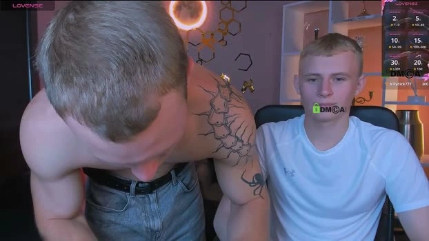 mike_crist 03-06-2026 Male kissing fingers Video
