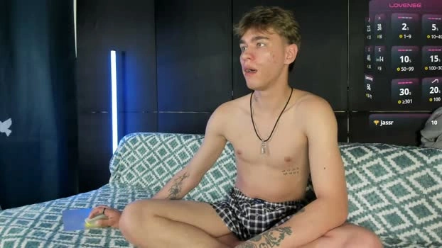 dbartmoss 07-06-2026 Male Topless kiss Video