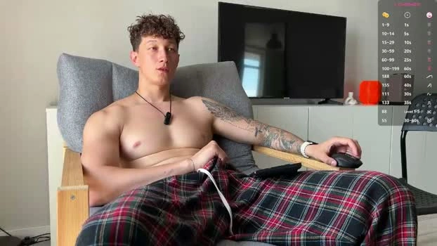 lyon_power_ 09-06-2026 Male kissing play Video