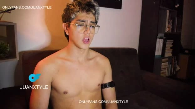 juancamroom 10-06-2026 Male jerkoff kissing Video