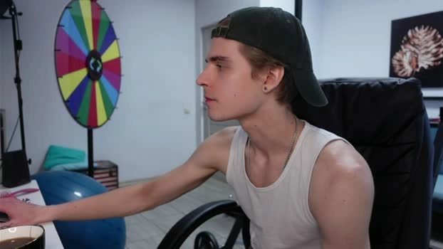 thomas_brons 09-06-2026 Male suckshow Naked Video