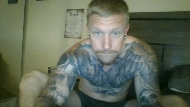 athletic_skater779 12-06-2026 Male kissing skinny Video