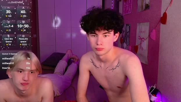 moon_gloww 14-06-2026 Male legs oral Video