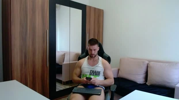 darius_94 25-06-2026 Male Topless lick Video