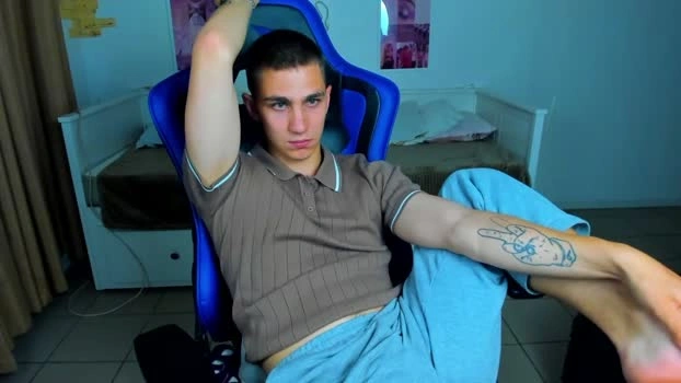 frank_mooree 29-06-2026 Male kissing cute Video