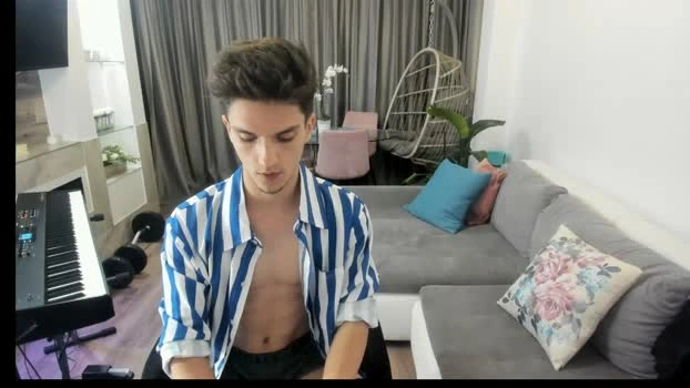 johnnyk8 02-07-2026 Male love show Video
