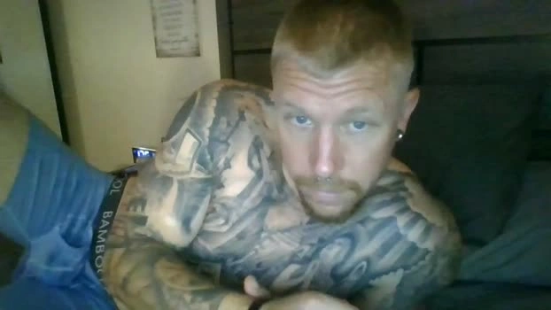 athletic_skater779 04-07-2026 Male jackoff kissing Video
