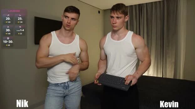 nik_sharp 04-07-2026 Male bigtoys kissing Video