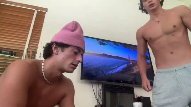 tyy0ung 12-07-2026 Male ass legs Video