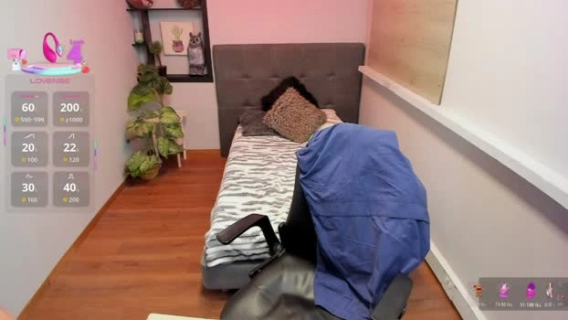 stich_23 17-07-2026 Male legs spank Video