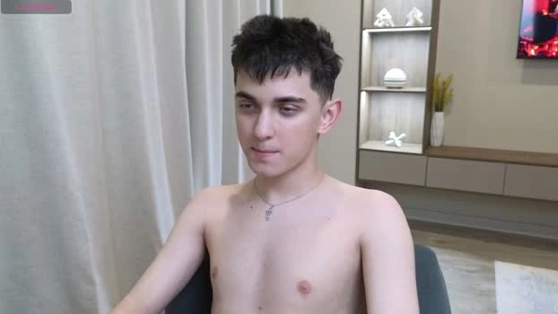 alexander_18_xxl 19-07-2026 Male kissing sexybody Video