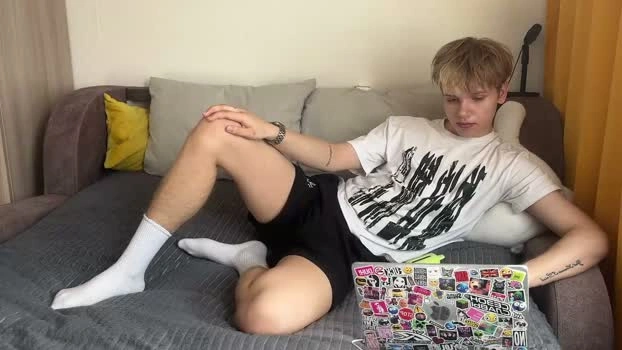 metratok 20-07-2026 Male Pretty kiss Video