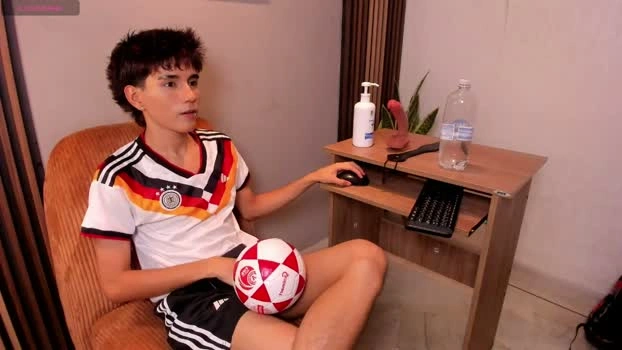 christopher_robin4 20-07-2026 Male sexykitty legs Video