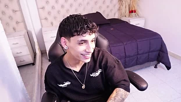 jhoanleandro 23-07-2026 Male legs squirt Video