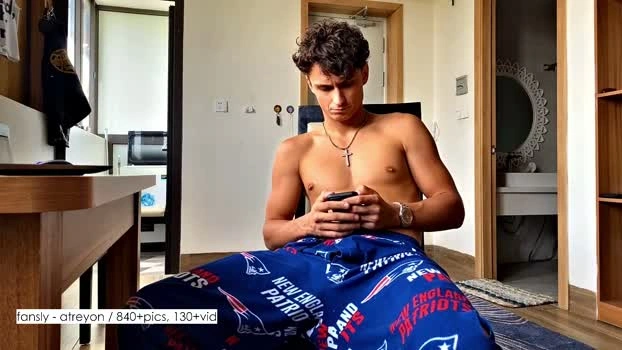 atreyon 25-07-2026 Male fuckme Topless Video