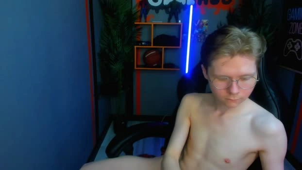 daniel_sanders 26-07-2026 Male play gag Video