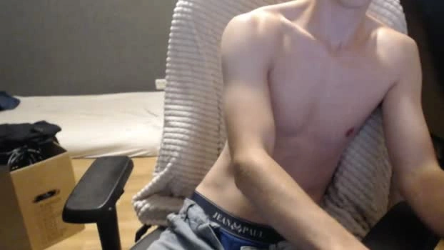 just_a_guyintheworld 27-07-2026 Male big legs Video