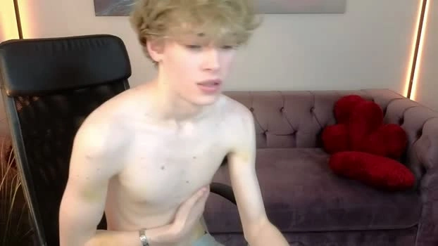 curly_twinkboy 12-08-2026 Male wank spanking Video
