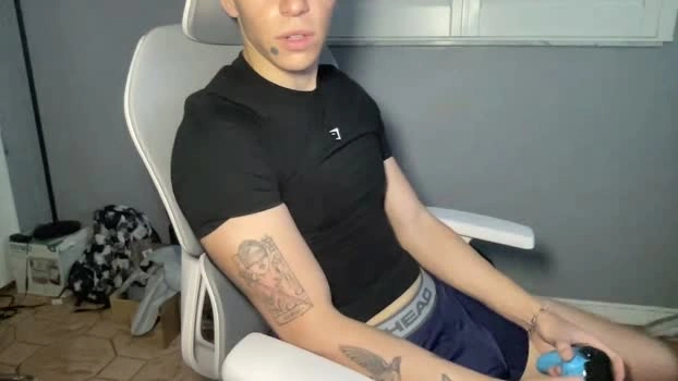 cameronfux 19-08-2026 Male handsome Topless Video