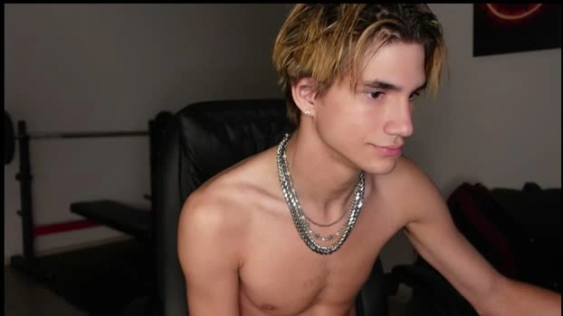 denis_wu 20-08-2026 Male kissing bigtoys Video