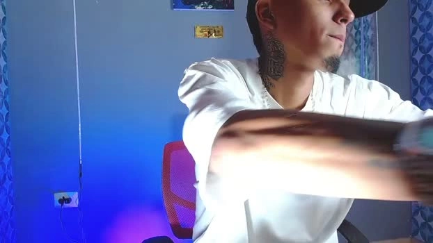 liiaam_lee_ 22-08-2026 Male striptease kiss Video