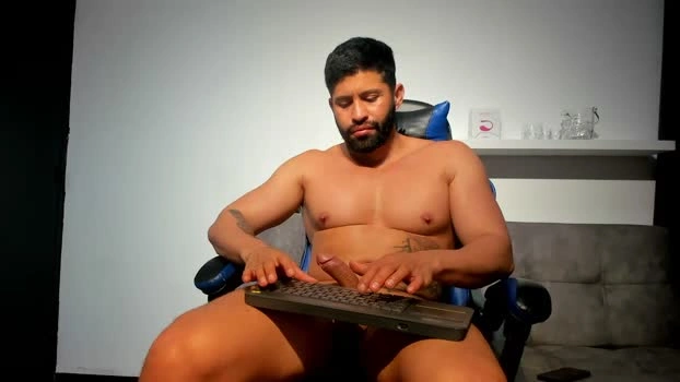 david_janson18 24-08-2026 Male legs naked Video