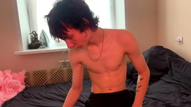sllaer 24-08-2026 Male big striptease Video