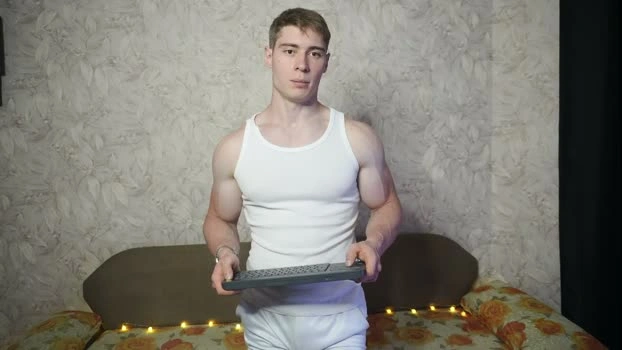 kevin_geo 26-08-2026 Male fingers striptease Video