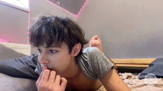 roma_shyguy_ 27-08-2026 Male bj-dildo Topless Video