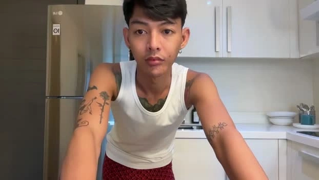thalia_saint 27-08-2026 Male kissing sexyfeet Video