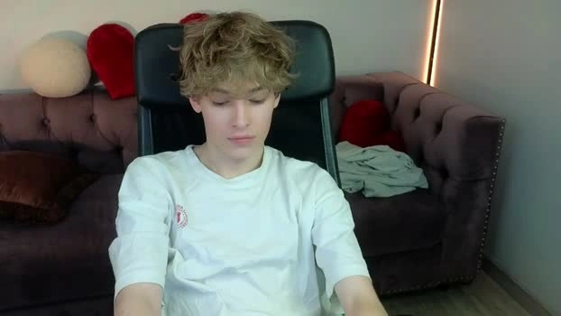 curly_twinkboy 29-08-2026 Male Naked kiss Video