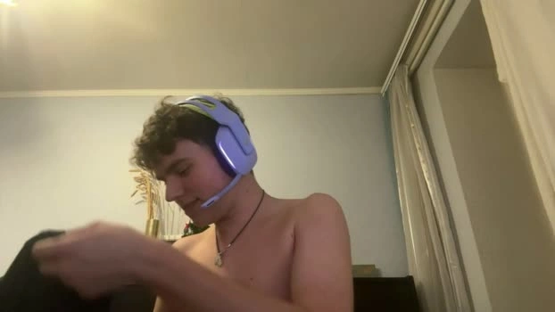 curly_king_ 03-09-2026 Male lick striptease Video