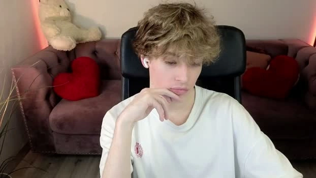 curly_twinkboy 18-09-2026 Male suckcock hard Video
