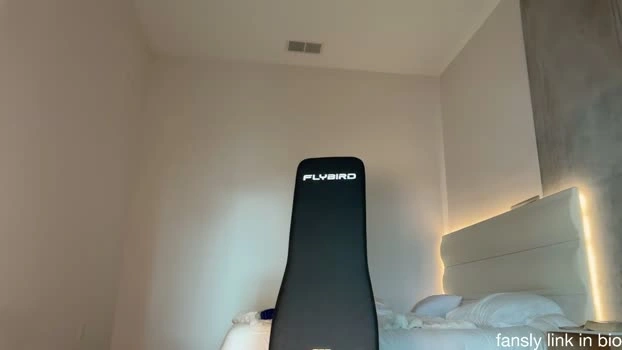 alex_islive 25-09-2026 Male sexykitty toy Video