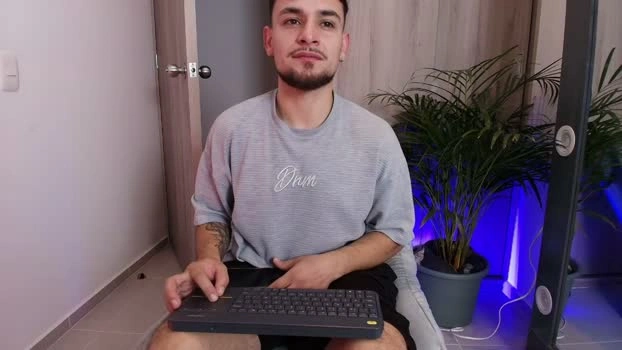aron_santoro1 26-09-2026 Male hardcock sexyfeet Video