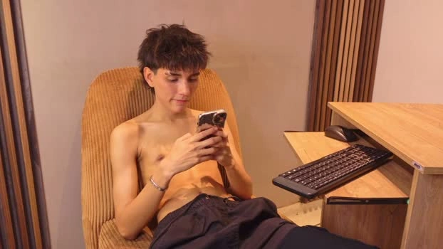 christopher_robin4 14-10-2026 Male twink bigass Video