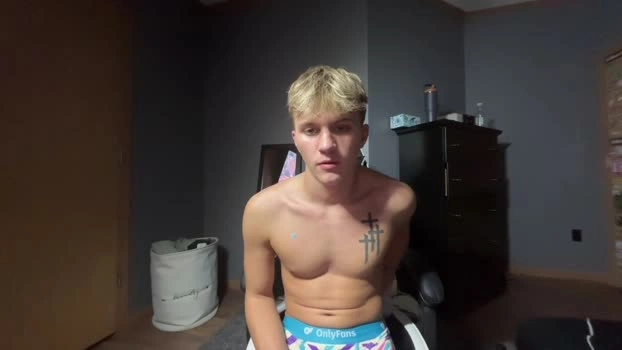 tripp_powers 27-10-2026 Male playtime Topless Video