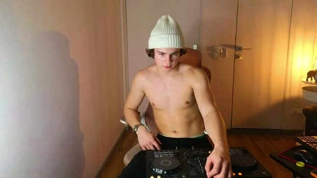 whiteskyy_ 28-10-2026 Male analtoy harddick Video