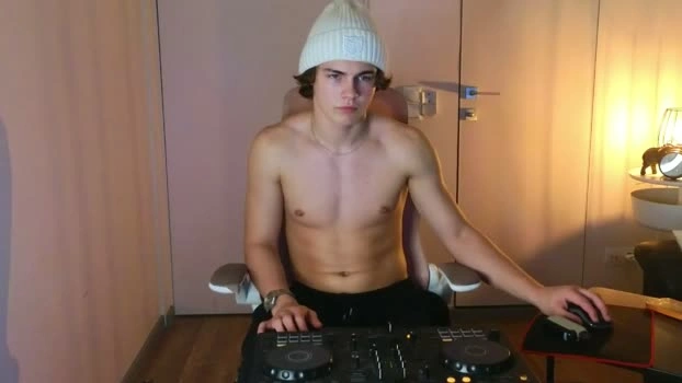 whiteskyy_ 28-10-2026 Male nude legs Video
